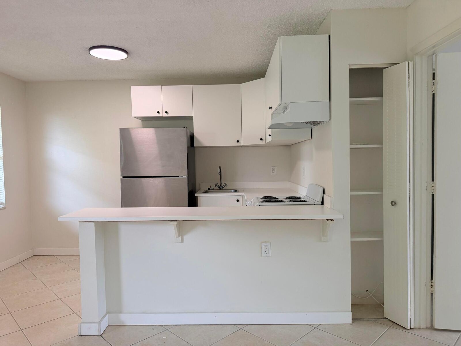 Property Photo:  5174 NE 6th Avenue 526  FL 33334 