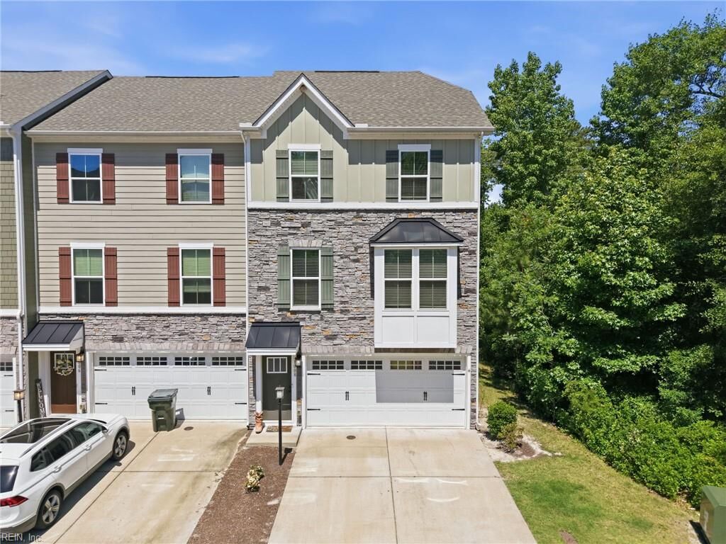Property Photo: 1008 Stern Way VA 23323