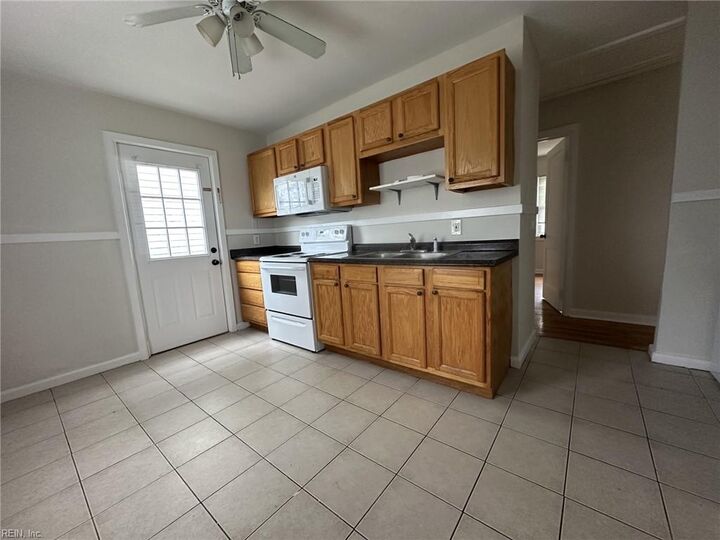 Property Photo: 9520 Warwick Ave VA 23503