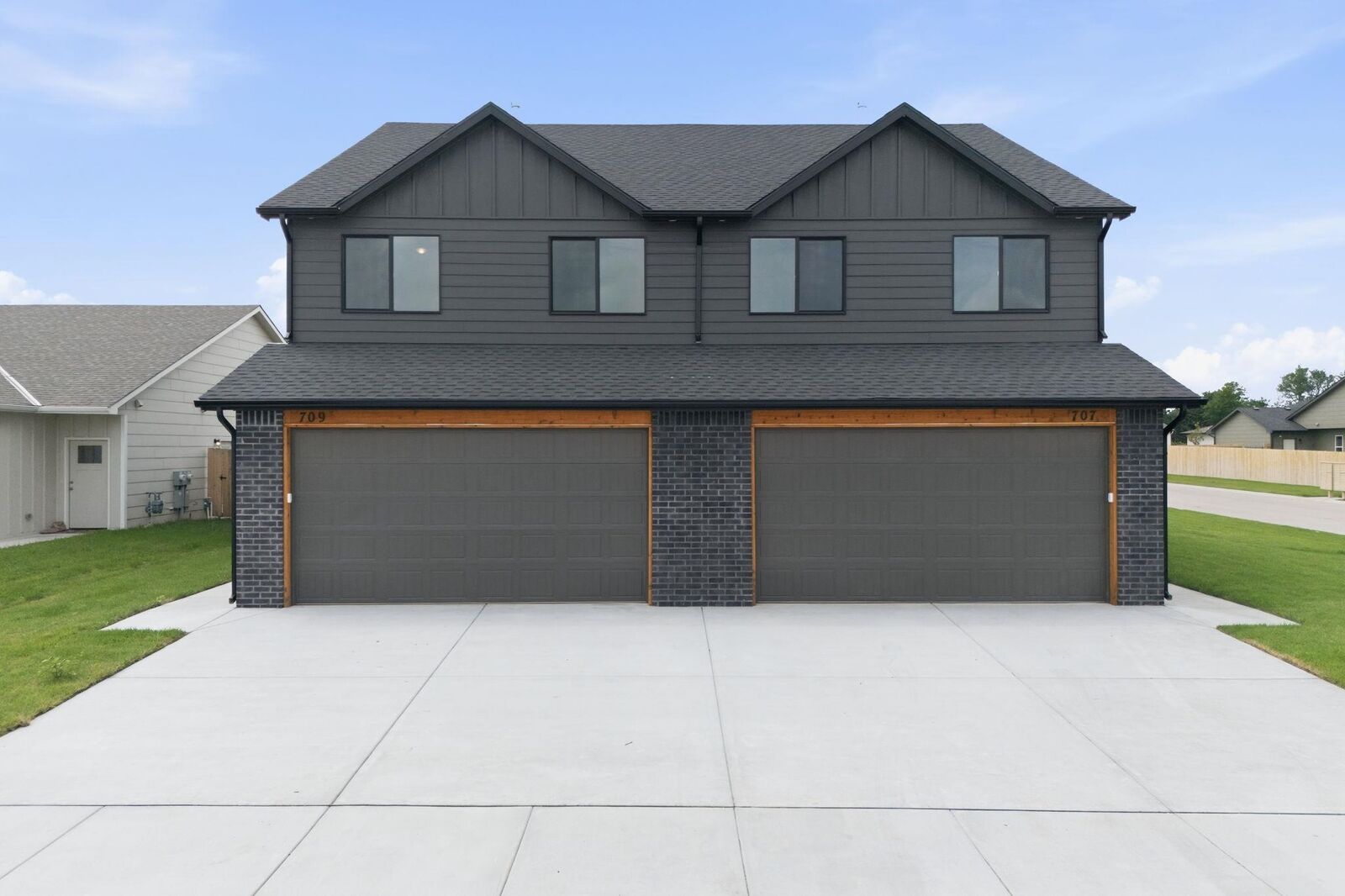 Property Photo:  707 E Briarbrook Ln  KS 67147-1122 