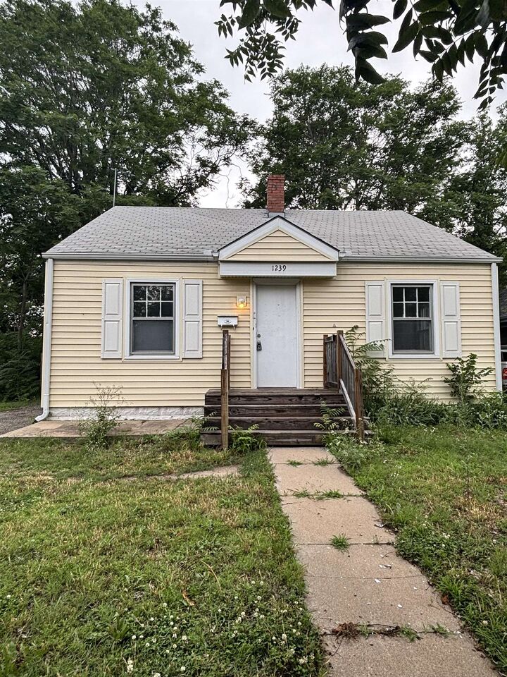 Property Photo:  1239 S Hydraulic  KS 67211 