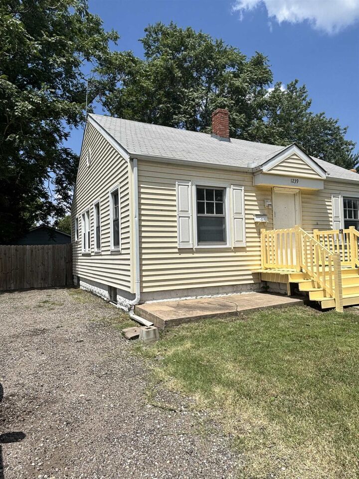 Property Photo: 1239 S Hydraulic KS 67211