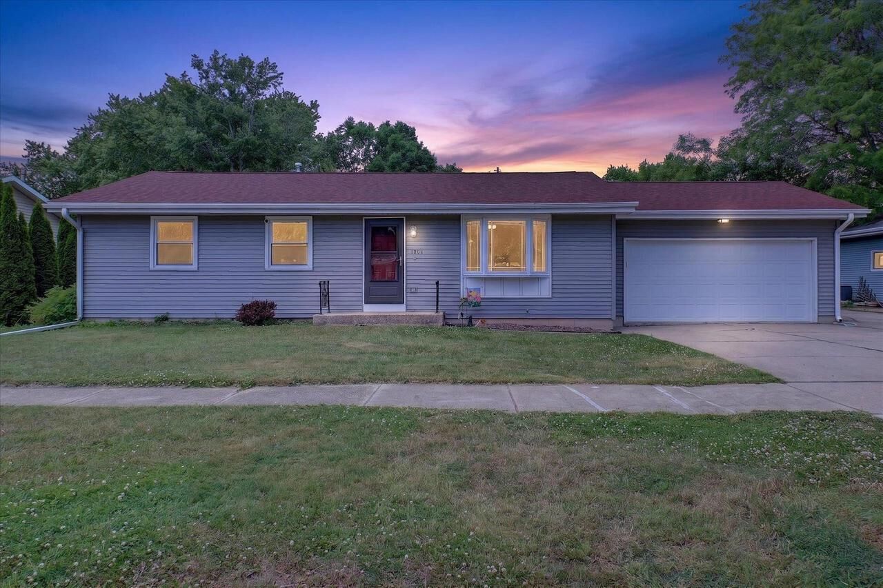Property Photo:  1304 S Orchard Street  WI 53546 