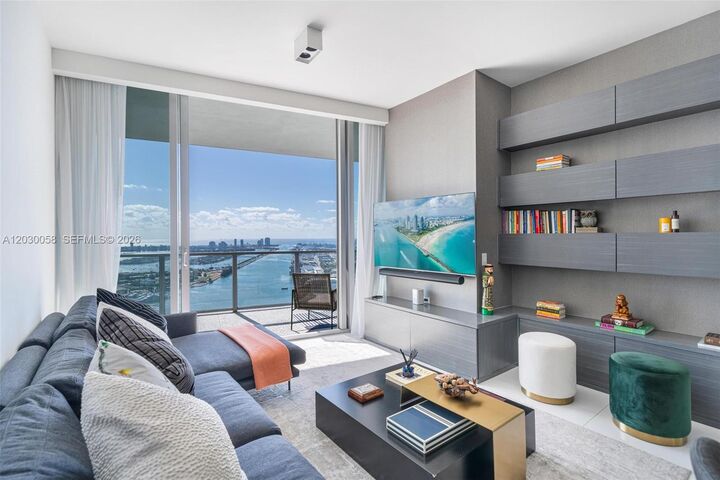 Property Photo: 1100 Biscayne Blvd 5203 FL 33132