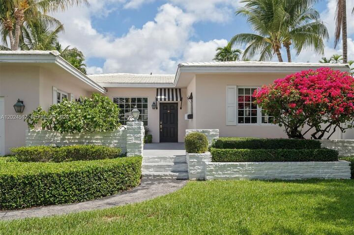 Property Photo:  1255 NE 99th St  FL 33138 