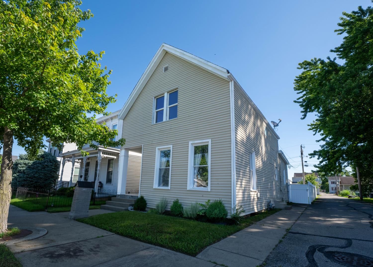 Property Photo:  