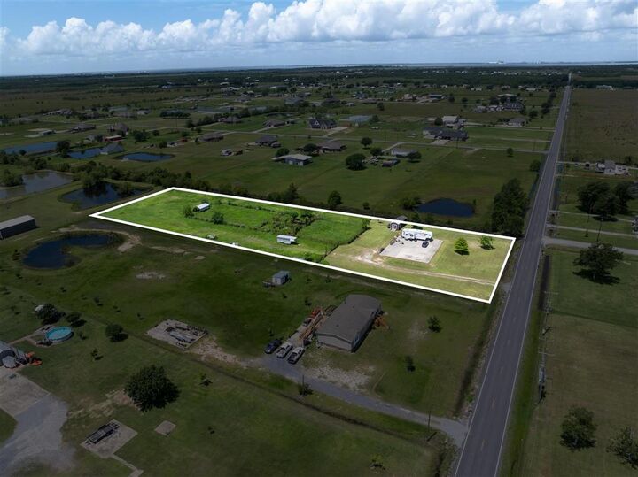 Property Photo: 401 Parish Line Road LA 70607