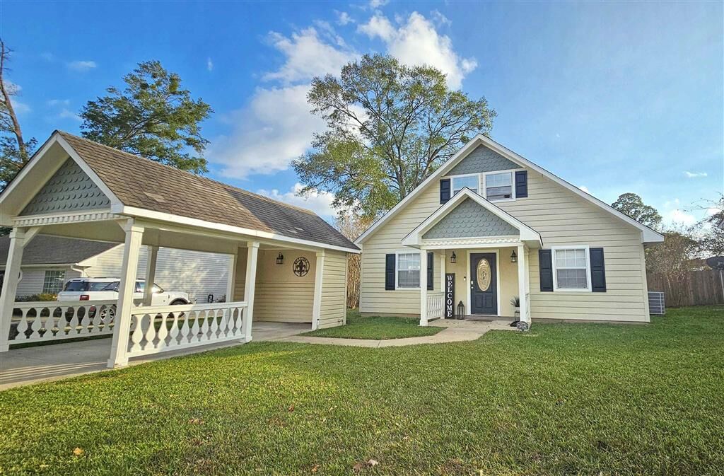 Property Photo:  107 E Lee Street E  LA 71446 