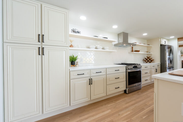 Property Photo:  1729 Boulevard  CT 06107 