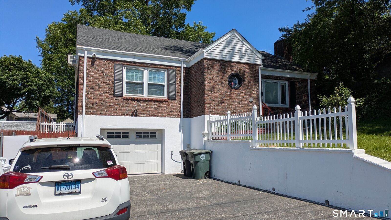 Property Photo:  657 Naugatuck Avenue 2nd Floor  CT 06461 