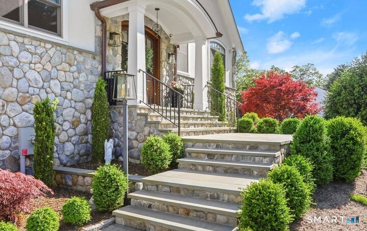 Property Photo:  