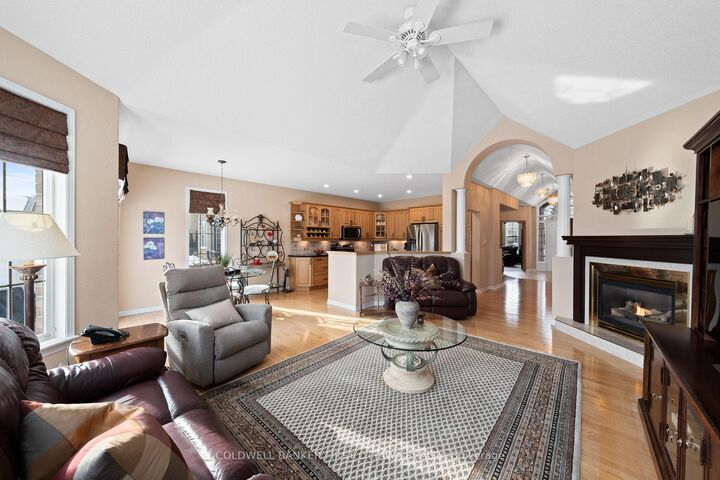 Photo de la propriété:  19 Fencerow Way  ON K2J 4X8 
