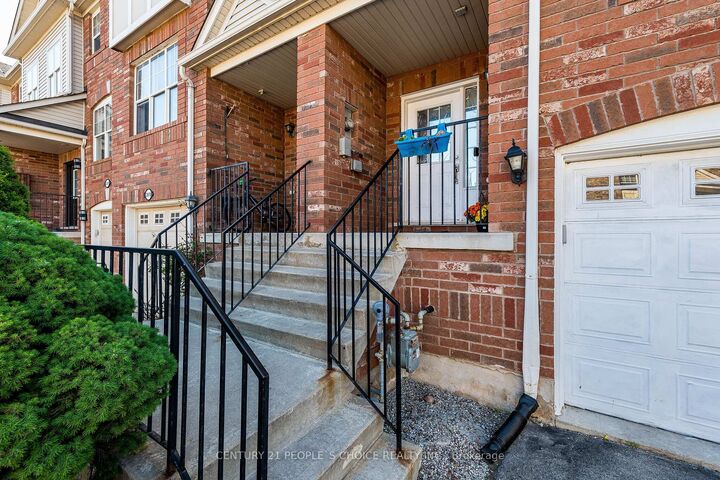 Property Photo: 2880 Garnethill Way ON L6M 5E8