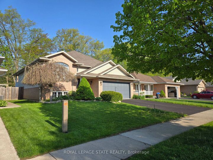 Property Photo: 73 Foxtail Avenue ON L3C 7J6