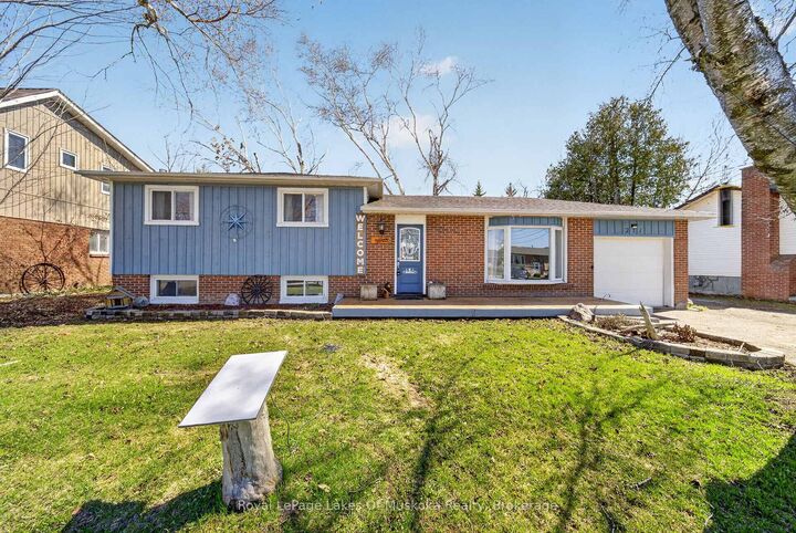 271 Lakeland Crescent — photo 1