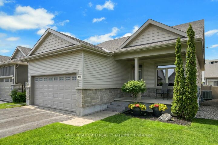 Property Photo: 116 Elfin Grove ON K2V 0B9