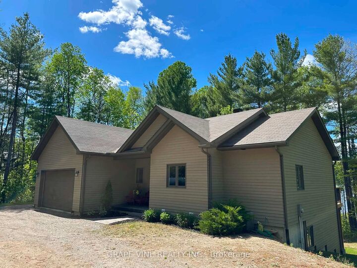 Property Photo: 424 Lakewoods Drive ON K0J 1B0