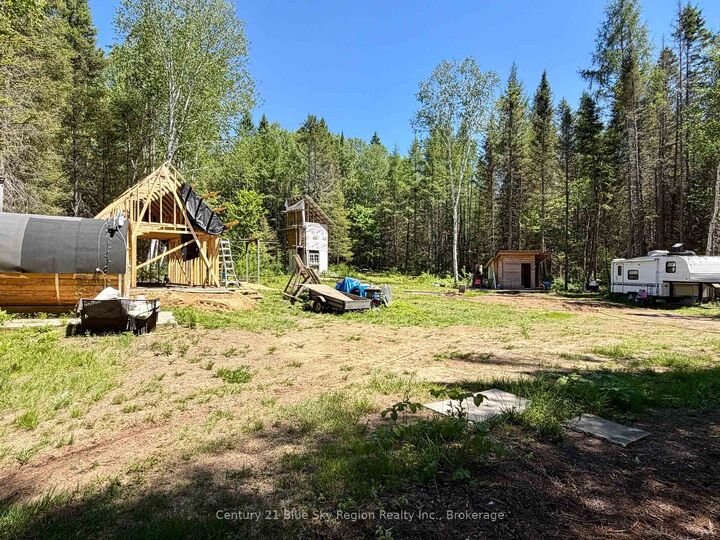 324 Proudfoot Road N — photo 1