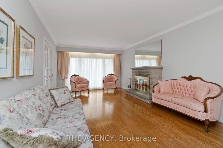 Property Photo: 36 Buckingham Drive ON L9C 2G5