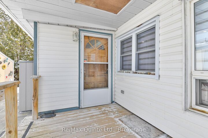 Property Photo: 311 Dundas Street E 31 ON K8V 1M1