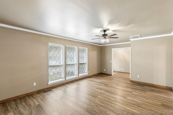 Property Photo:  813 E Teresa Avenue  OK 74066 