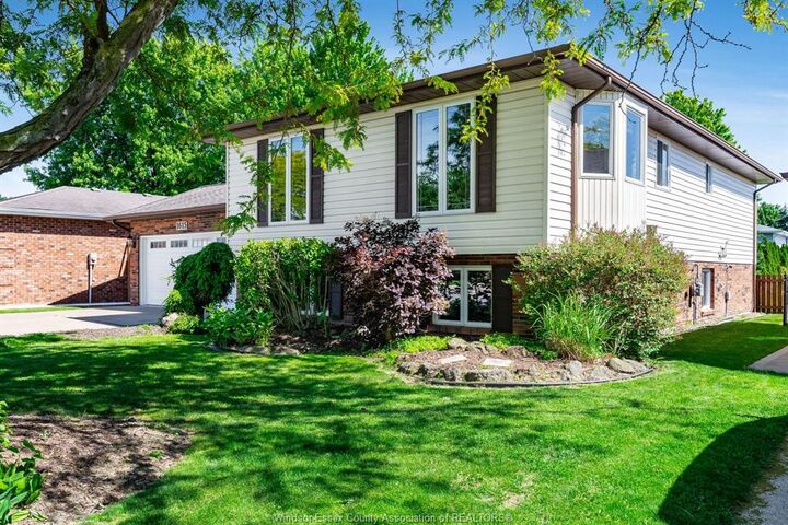 Property Photo: 1615 Elmwood Avenue ON N9C 1Y6