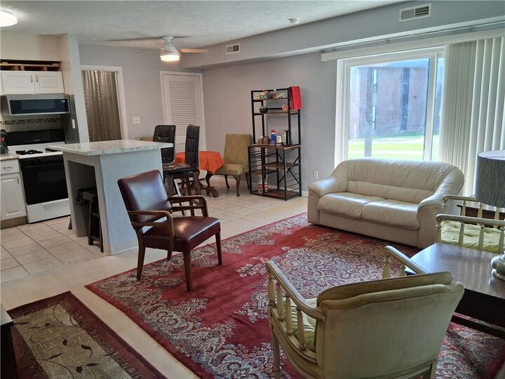 Property Photo:  701 College Park Dr 2  PA 15108 