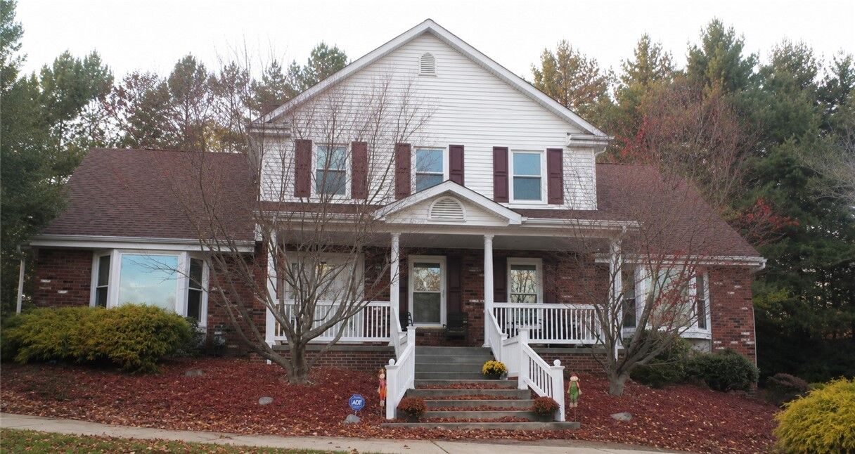 Property Photo: 2358 Golfview Dr PA 15241