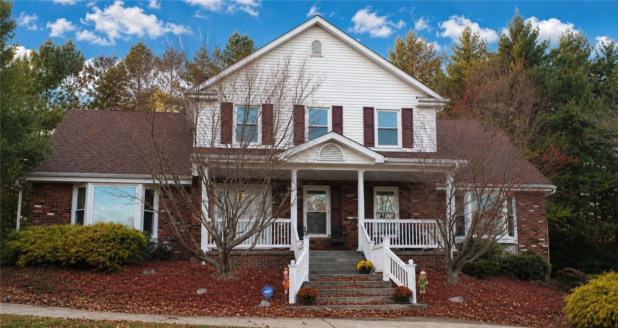 Property Photo: 2358 Golfview Dr PA 15241