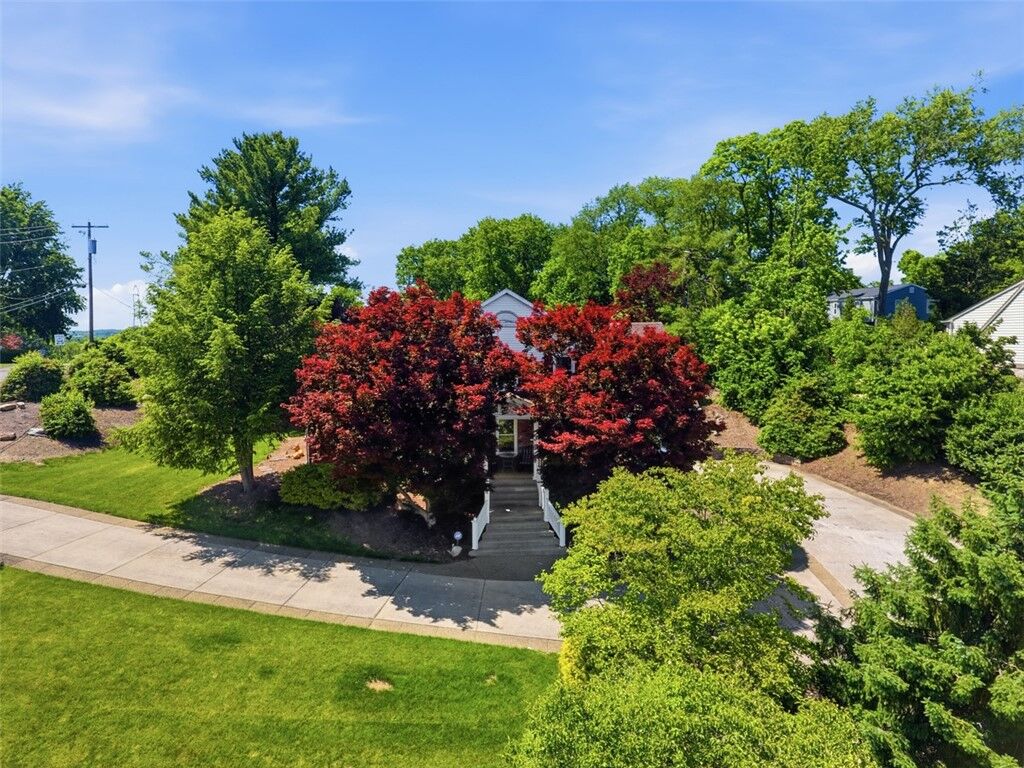 Property Photo:  2358 Golfview Dr  PA 15241 