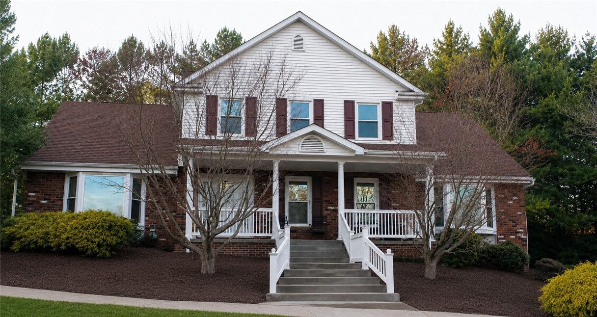 Property Photo:  2358 Golfview Dr  PA 15241 