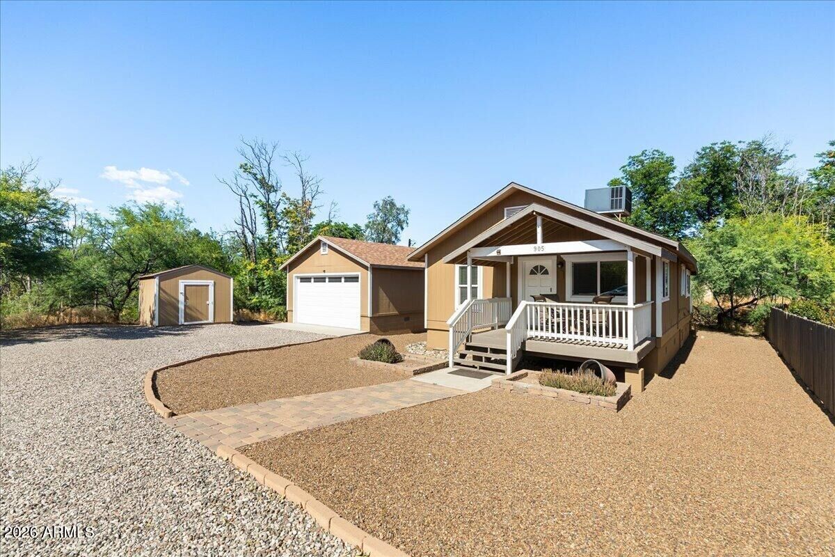 Property Photo: 905 N 4th Street AZ 86326