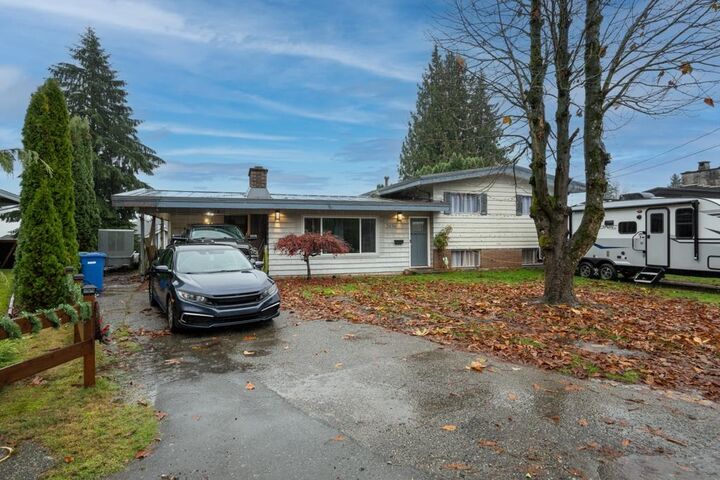 Property Photo: 2436 Rideau Street BC V2T 3N4