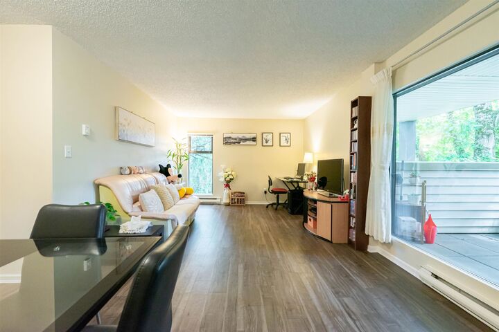 Photo de la propriété:  8231 Granville Avenue 222  BC V6Y 3A4 