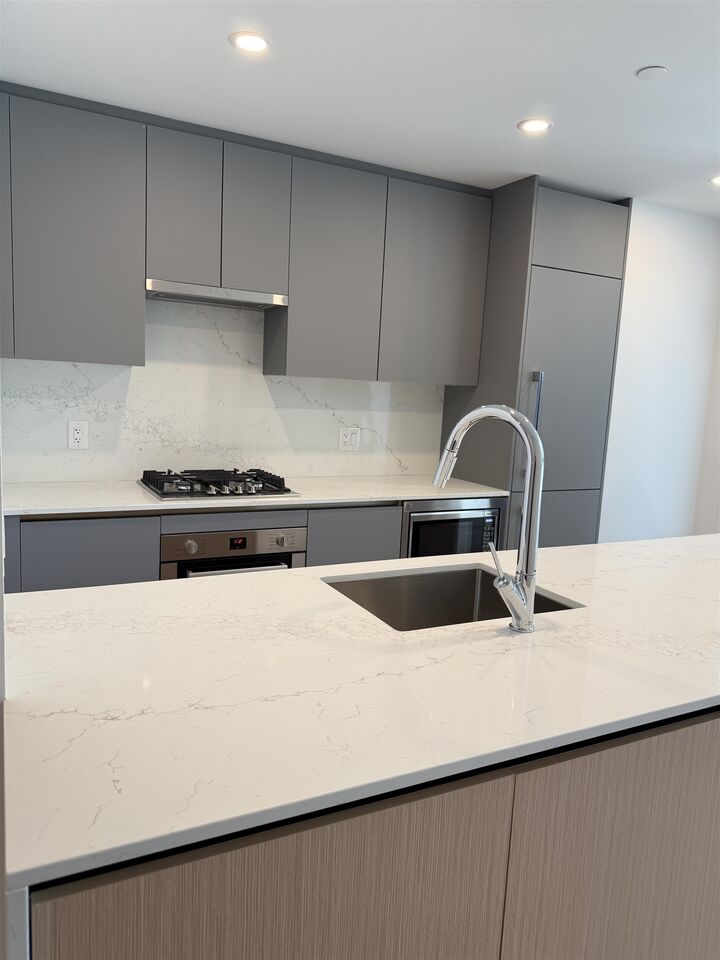 Property Photo: 7977 Lansdowne Road 505 BC V6X 0X7