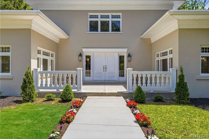 Property Photo:  5079 Woodland Drive  NY 14092 