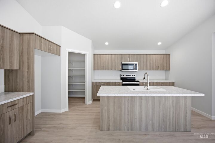 Property Photo: 543 W Novak Dr ID 83617