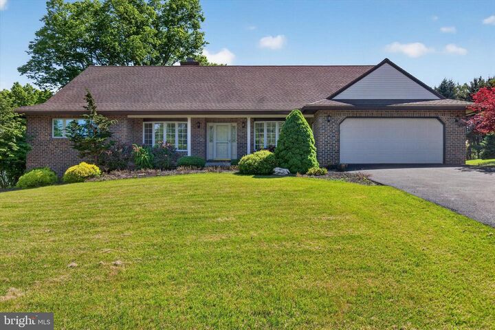 Property Photo:  112 Bramblewood Lane  PA 17339 