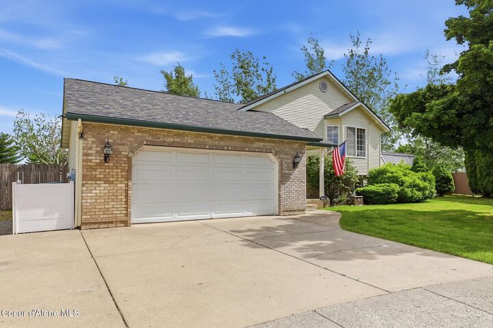 Property Photo:  8814 N Torrey Ln  ID 83835 