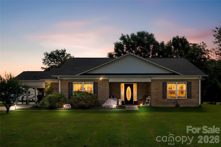 Property Photo: 5250 Hickory Grove Road NC 28120