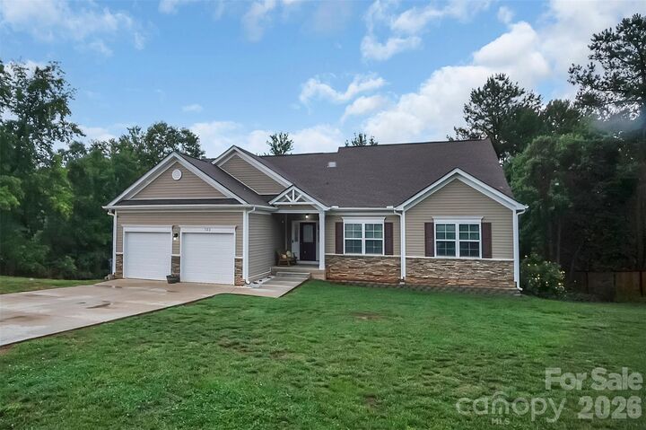Property Photo:  122 Windstone Drive  NC 28166 