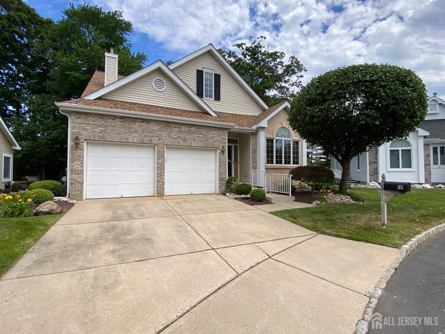 Property Photo:  19 Dawson Lane  NJ 08831 