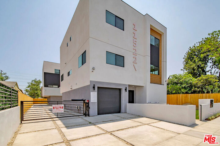 Property Photo: 11522 1/2 Emelita St CA 91601