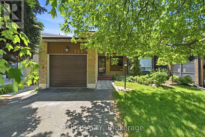 Property Photo:  225 Invergordon Avenue  ON M1S 3Z1 