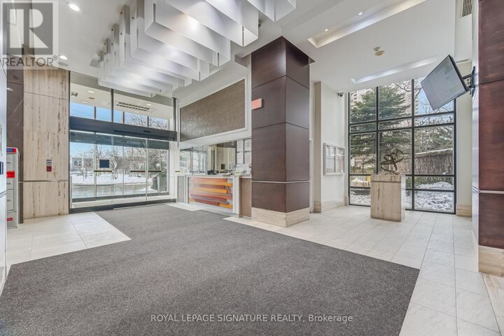 Property Photo:  330 Burnhamthorpe Road West 1402  ON L5B 0E1 