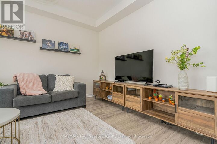 Property Photo:  40 Kirby Avenue  ON L9Y 3W8 