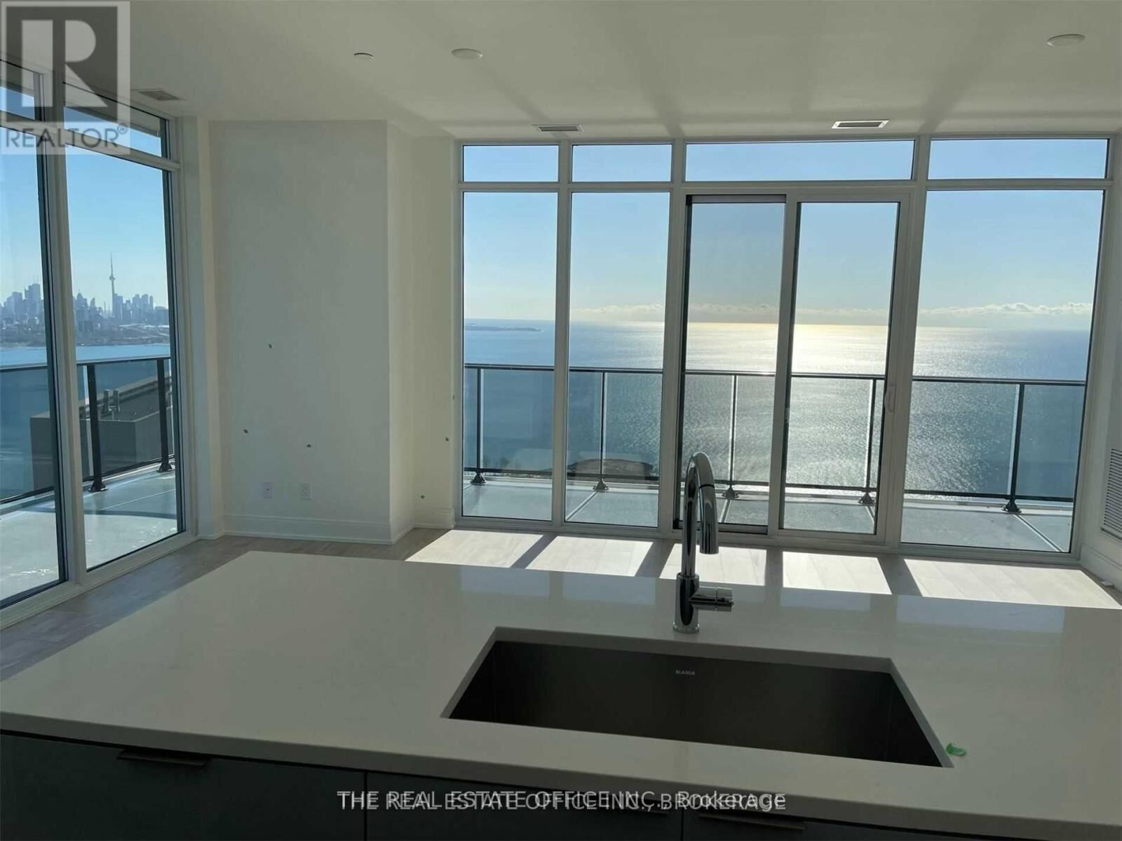 Property Photo: 70 Annie Craig Drive 4504 ON M8V 0C4