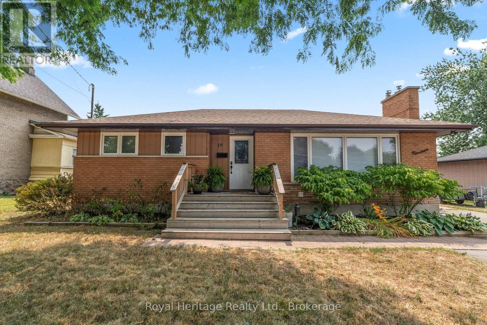 Property Photo:  19 Kawartha Drive Lower  ON K9V 1A6 