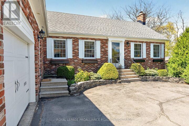 Property Photo:  209 Fairway Hill Crescent  ON K7M 2B5 