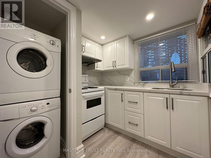 Property Photo:  151 Dynevor Road Upper  ON M6E 3X5 